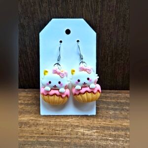 NWT Kawaii Cupcake Cat Earrings Pierced White Cat Cat Lady Dangle Drop Jewelry